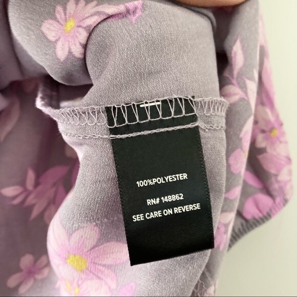 Torrid SLATE GREY & PURPLE FLORAL CREPE SMOCKED BLOUSE 1X - Picture 8 of 8
